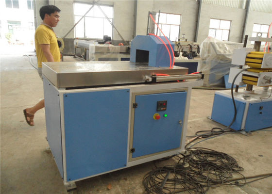 Un buen precio. máquina de la protuberancia del perfil de 50HZ WPC, puerta y extrusor plástico del perfil del marco de ventana en línea