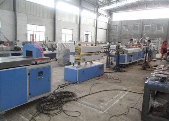 Un buen precio. Línea de extrusión de perfiles de PVC Línea de producción de perfiles de vidrio de plástico, máquina de fabricación de perfiles de vidrio de plástico en línea