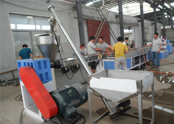 Un buen precio. Extrusor de madera del perfil y del tablero del plástico WPC, cadena de producción plástica del perfil del PVC PP PE en línea