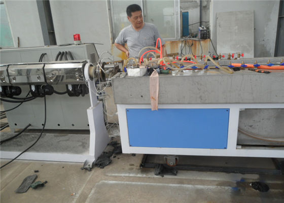 Línea de extrusión de perfiles plásticos personalizados Tecnología de procesamiento avanzada Puerto de Qingdao
