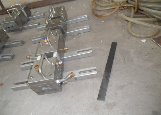 Máquina de perfiles de PVC WPC Línea de producción de perfiles de PVC WPC Puerta de ventana de PVC con extrusora de tornillos gemelos