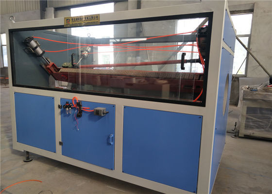Un buen precio. Línea profesional de extrusión de tuberías de plástico para tuberías de PE 16-630mm 25m*2.6m*1.8m 38Cr Moaia tornillo y barril en línea
