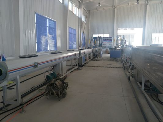 Un buen precio. El tubo plástico de las aguas residuales del HDPE que hace máquina el extrusor de solo tornillo PE PP canaliza la cadena de producción en línea