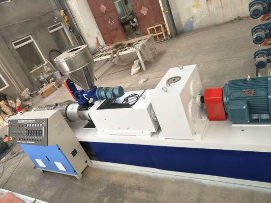 Máquina plástica automática de los gránulos del PVC con el tornillo doble