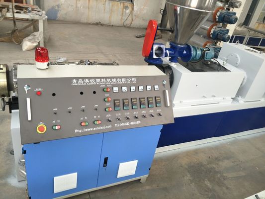 Un buen precio. Gránulos plásticos del PVC que fabrican la máquina con el tornillo doble en línea