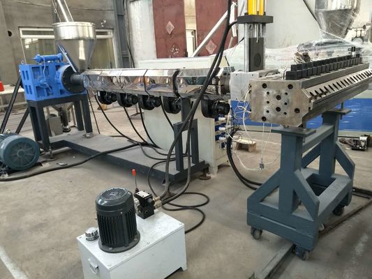 Un buen precio. Máquina del tablero de la espuma del PVC de la estructura compacta WPC con el tornillo doble en línea