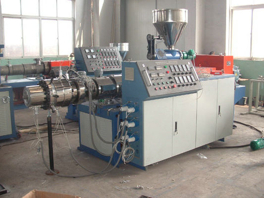 Un buen precio. Manguera trenzada suave del PVC que hace la máquina, cadena de producción plástica del tubo del PVC en línea