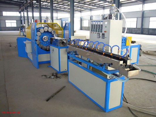 Un buen precio. Línea plástica de la protuberancia del PVC, instalación de producción completamente automática del tubo del PVC en línea