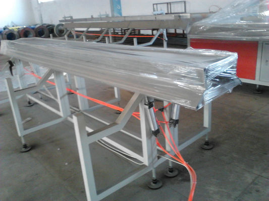 Un buen precio. Cadena de producción plástica del tubo del PVC máquina de la protuberancia del tubo del extrusor de tornillo del gemelo/PVC para la irrigación/el tubo en línea