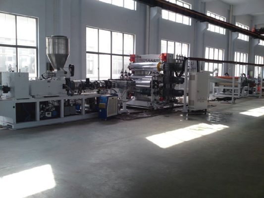 Un buen precio. línea plástica doble gruesa de la protuberancia del tablero del PVC WPC del tornillo de 3-30m m para el tablero de la puerta en línea