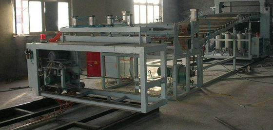 Un buen precio. Línea plástica 180kg/H 85KW de la protuberancia del tablero para el tablero de la onda del PVC en línea