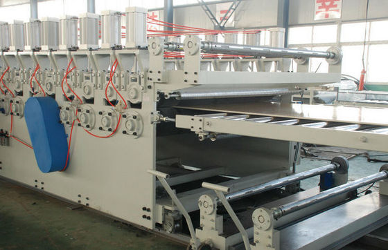 Un buen precio. Máquina reciclada del tablero de la espuma del PVC WPC CELUKA, WPC que pela el extrusor del tablero de la espuma en línea