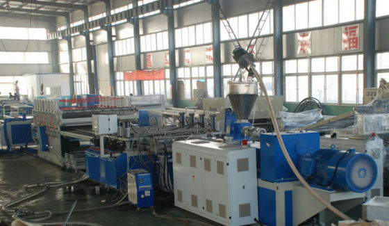 Un buen precio. Cadena de producción libre a prueba de mal tiempo del tablero de la espuma del PVC, PVC que pela al tablero que hace las máquinas en línea