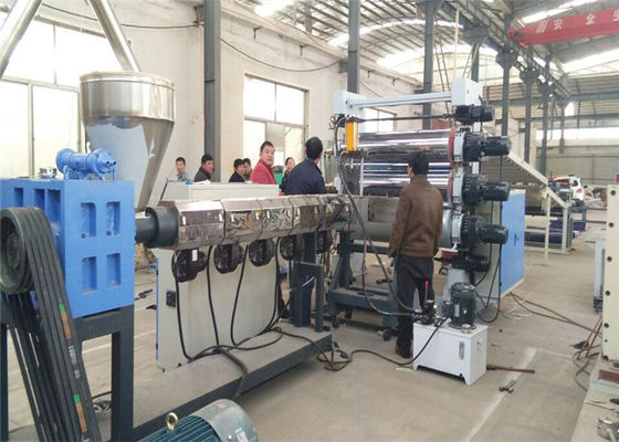 Un buen precio. Máquina del tablero de la espuma del CE ISO9001 WPC, cadena de producción del tablero de la espuma del PVC para el tablero de los muebles en línea