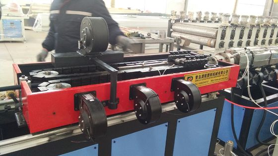Máquina acanalada 60kg/H 10m/Min de la protuberancia del tubo del tornillo doble