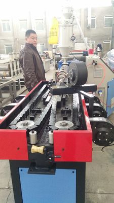 Linea de extrusión de tubos corrugados de plástico PP PE Máquina de fabricación de tubos corrugados de pared única