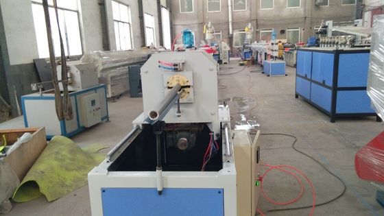 Un extrusor eléctrico del tubo del PE del tornillo que hace la máquina para el tubo acanalado del plástico