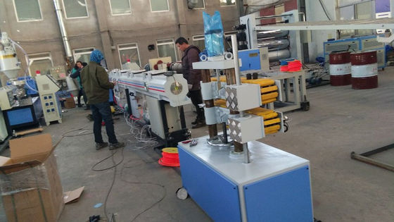 Un buen precio. Línea de extrusión de tuberías de plástico del invertidor delta con salida de energía personalizada en línea