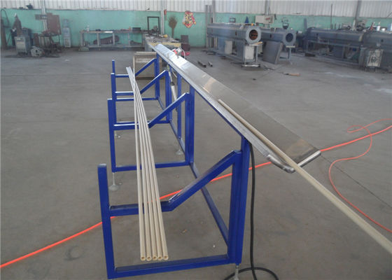 Un buen precio. Equipo de la protuberancia del tubo del conducto del PVC UPVC/máquina plásticos de la fabricación, estándar del CE en línea