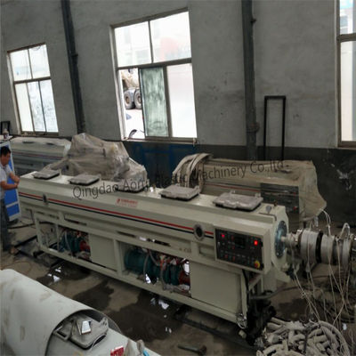 Un buen precio. Línea de producción de tuberías de PVC versátil de 200-300 kg/h de salida con período de garantía en línea