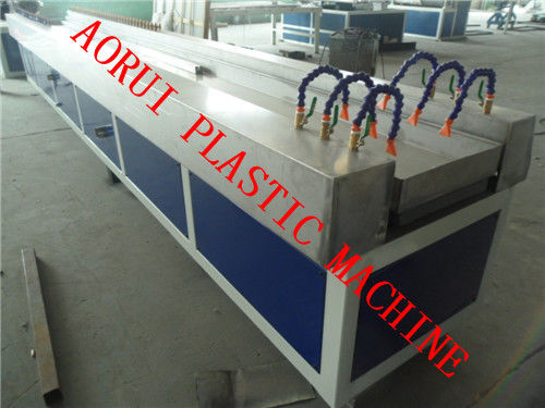 Un buen precio. Línea de la protuberancia del perfil de Wpc del panel de pared del PVC, cadena de producción del perfil de Wpc en línea