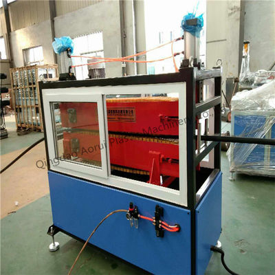 Un buen precio. Línea de extrusión de tuberías de plástico de suministro de agua de PVC fácil de operar y mantener en línea
