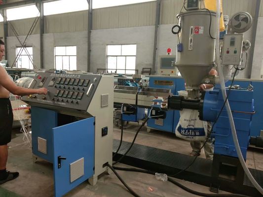 Un buen precio. extrusor plástico 150r/Min ISO9001 del solo tornillo de 380V 90kw en línea