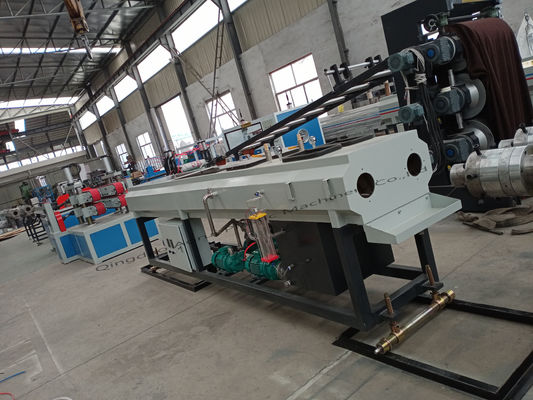 Línea plástica de alto rendimiento de la protuberancia del tubo del PVC cadena de producción del tubo doble de 120 Kg/H
