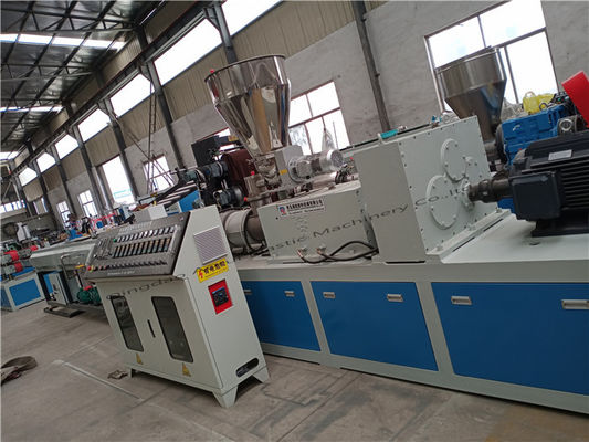 línea 120Kg/H de la protuberancia del tubo del PVC del tornillo del doble 110kw