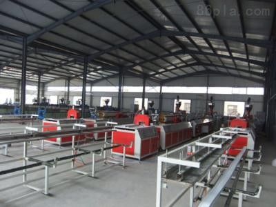 Un buen precio. Línea alto rendimiento de poco ruido de la protuberancia del perfil del PVC WPC del plástico del CE ISO9001 en línea