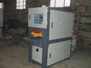 Un buen precio. Máquina de cepillar del perfil/del tablero/de la placa de WPC, máquina que lamina caliente en línea