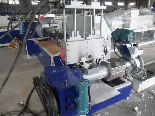 Un buen precio. Las escamas reciclaron la botella de dos fases de la máquina plástica de la protuberancia del gránulo en línea